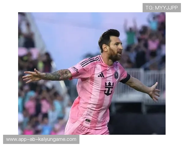 梅西禁区外突然加速，迈阿密国际后卫被甩开，迈阿密球员