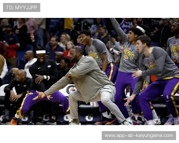 湖人挡拆连线，里夫斯顺下轻松取分