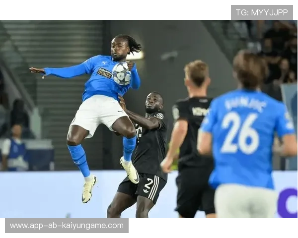 重庆铜梁龙迪马塔一脚直塞送穿,前锋形成单刀机会